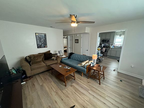 3rd image of 170 Parkridge Dr #1