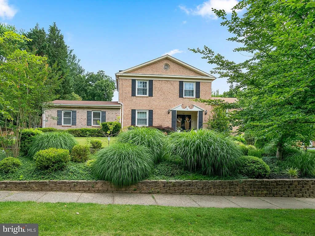 1476 Dunster Ln photo 1