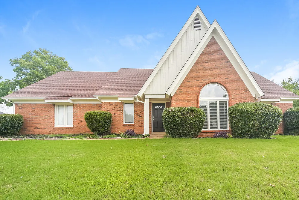 4 bed, 2.5 bath, 2474 sqft, $2,310 — Photo 4