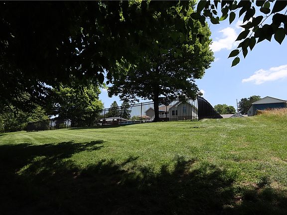 4th image of 208 Howard Rd