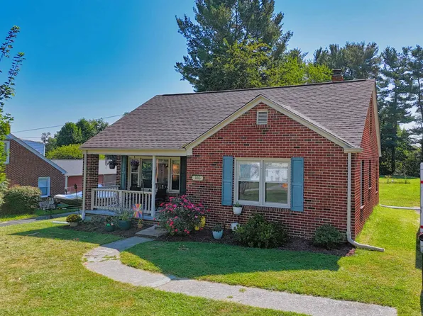 105 Ellett Dr SE, Christiansburg, VA 24073