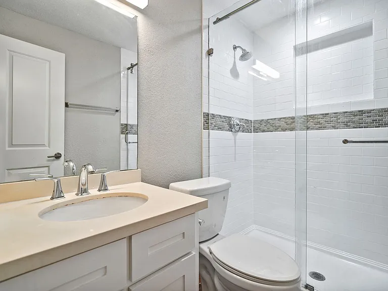 400 Westmoreland St — Photo 13