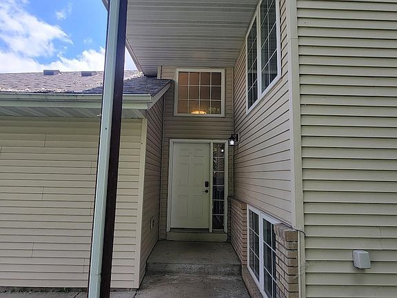 4th image of 2729 Parkhaven Ct N