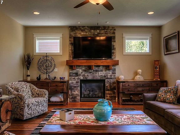 2nd image of 1289 Goldcrest Ave NW