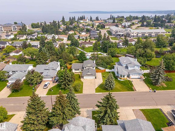 2nd image of 208 18th St