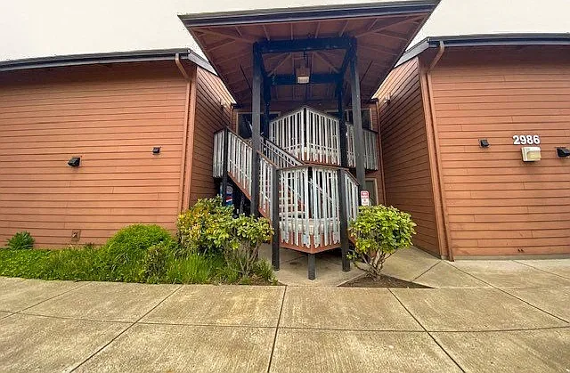 2988 Oak St — Photo 13
