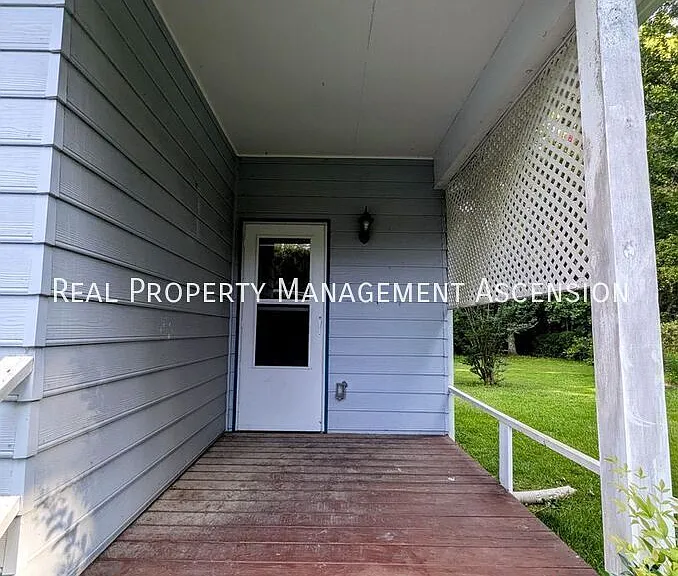 48 Douglas Dr — Photo 14