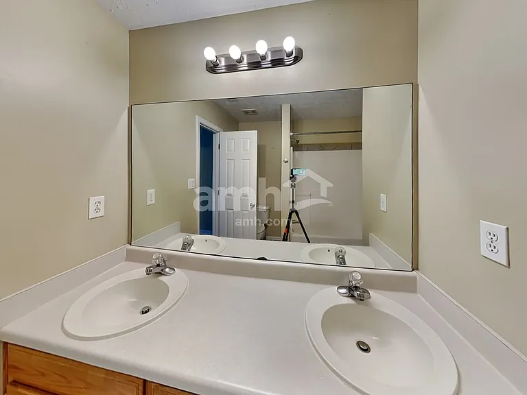 424 Spring Falls Dr — Photo 14