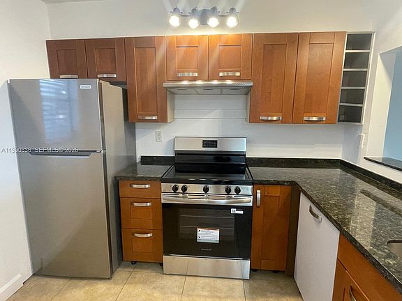 3rd image of 3410 Foxcroft Rd APT 213