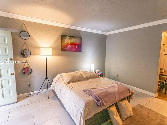4th image of 6930 Byron Ave #104