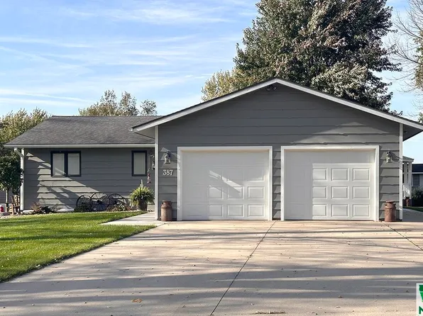 387 11th Ave NE, Sioux Center, IA 51250