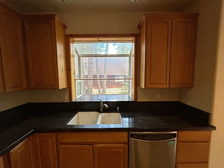 1513 Crystal Air Dr — Photo 7