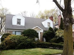 22111 Kingsbury Ave, Hollis Hills, NY 11364