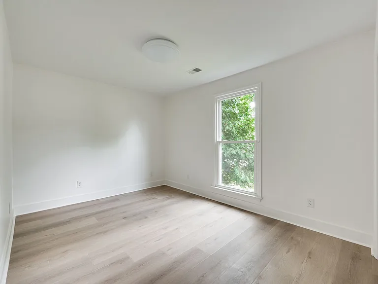 520 Riverview Dr — Photo 32