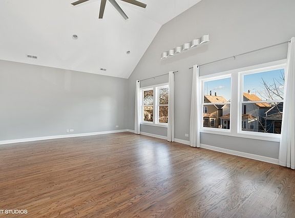 3rd image of 3138 N Sawyer Ave APT 2