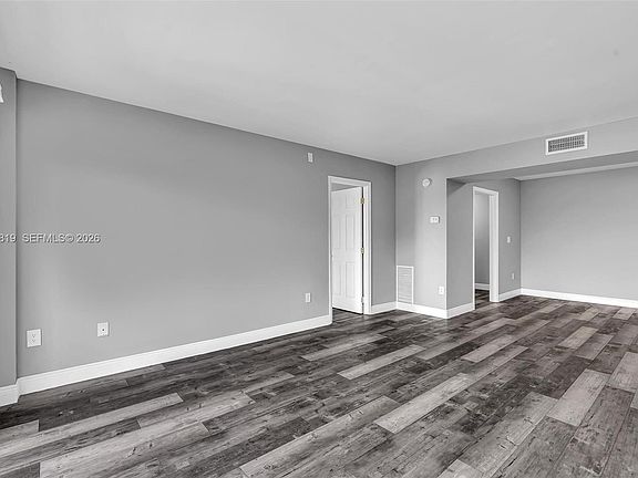 5th image of 4158 Inverrary Dr APT 503