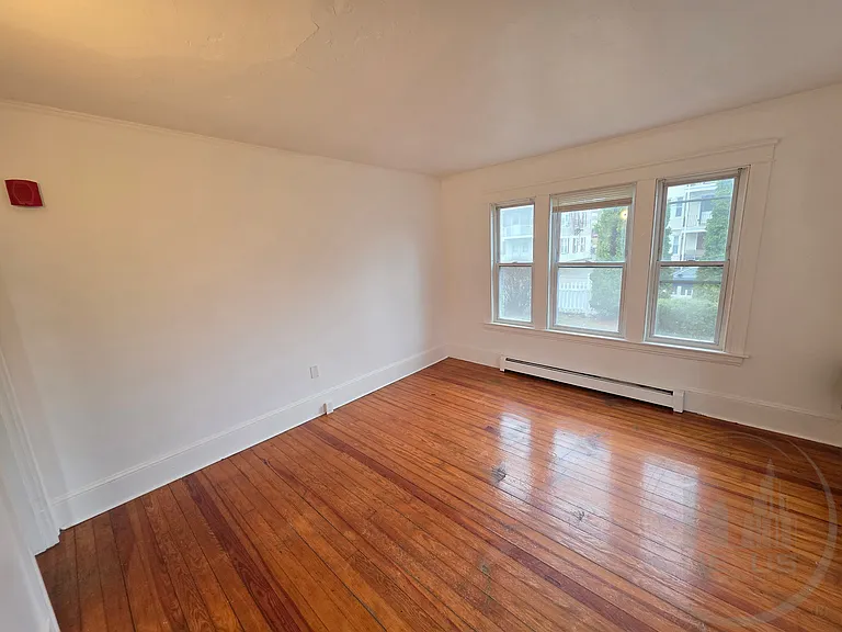 365 Dulude Ave 1stflr Studio Hwincluded Priventry Petok Laundry Prkg — Photo 5