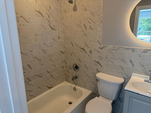 4th image of 10-12 E Main St #4