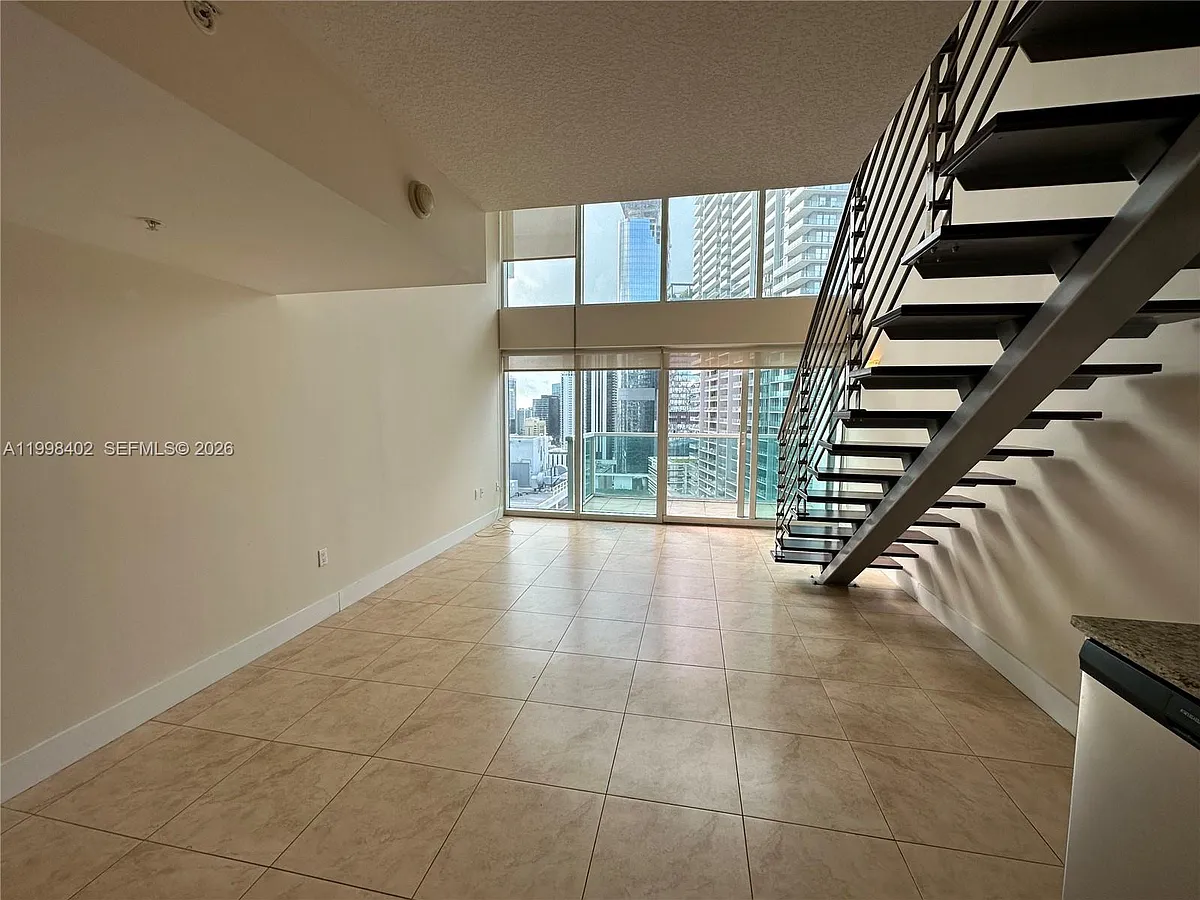 Building Photo - 41 SE 5th St #1714