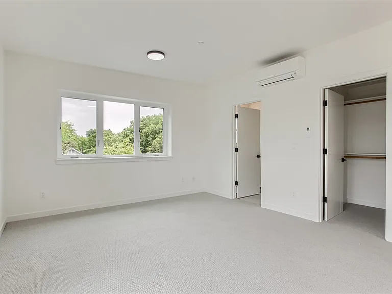 2135 SE 12th Ave — Photo 6