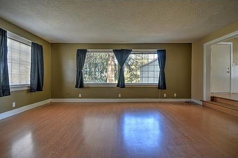 1st image of 3524 Memorial Blvd