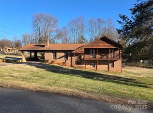 1074 25th St NE, Hickory, NC 28601