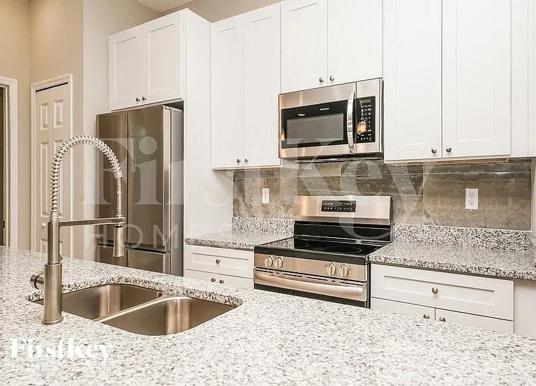2420 San Filippo Dr SE — Photo 5