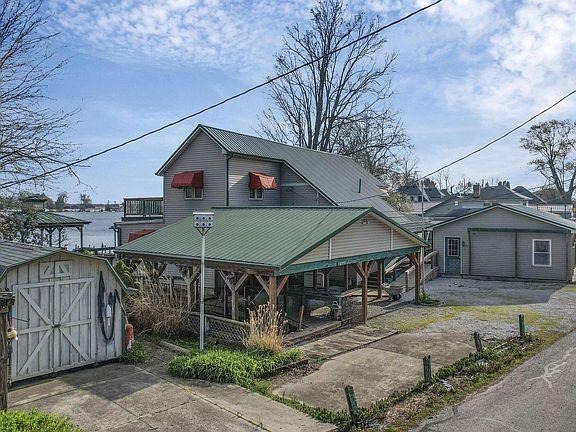 3rd image of 2990 Canal Dr