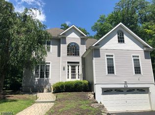 6 Carriage Dr, Andover, NJ 07821