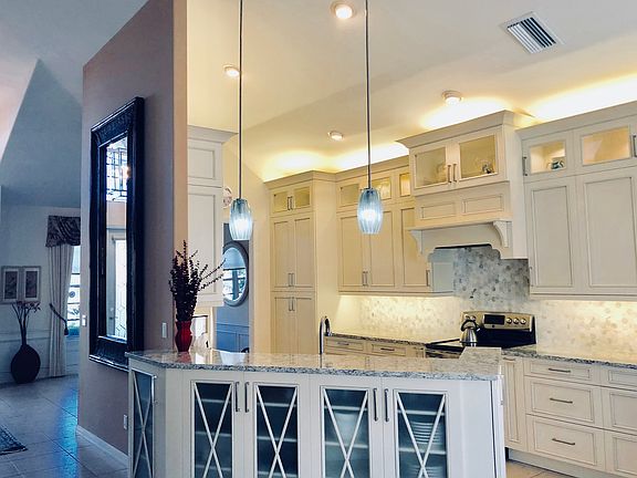 3rd image of 8804 Ventura Way