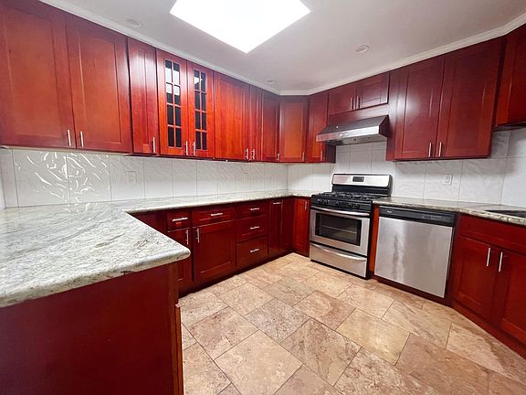 5th image of 50 Castillo St