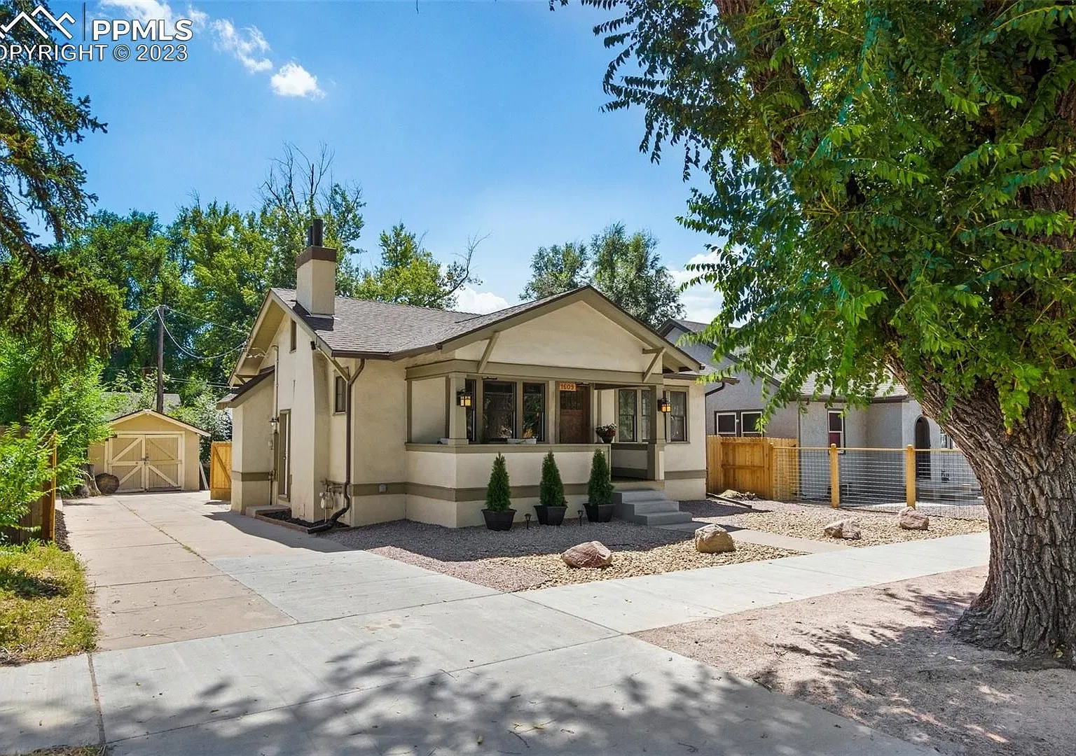 Updated Craftsman, minutes to downtown - 4 bedroom, 2 bath, alley parking + garage — Photo 1