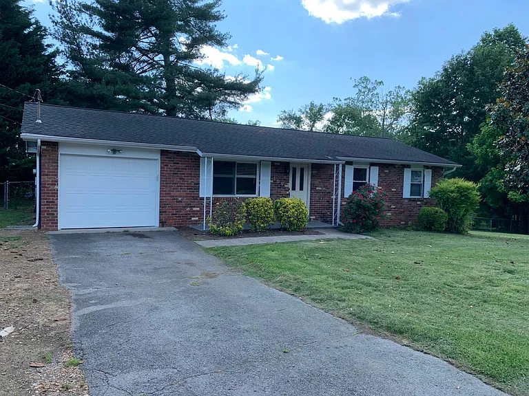 109 Ida Hertzler Ln — Photo 1