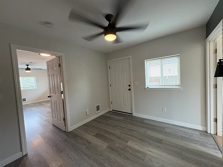 395 N Grove Ct — Photo 10