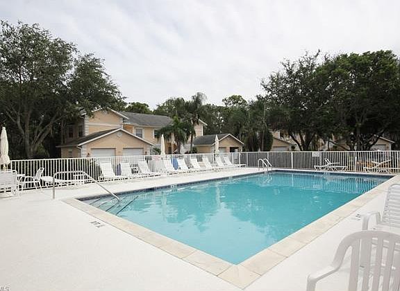 5th image of 757 Wiggins Lake Dr APT 205