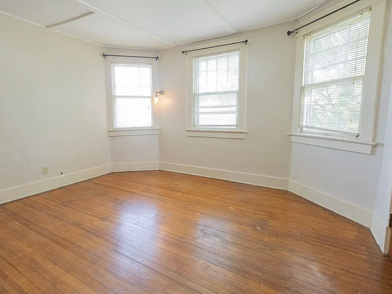 1321 Paris Rd — Photo 22