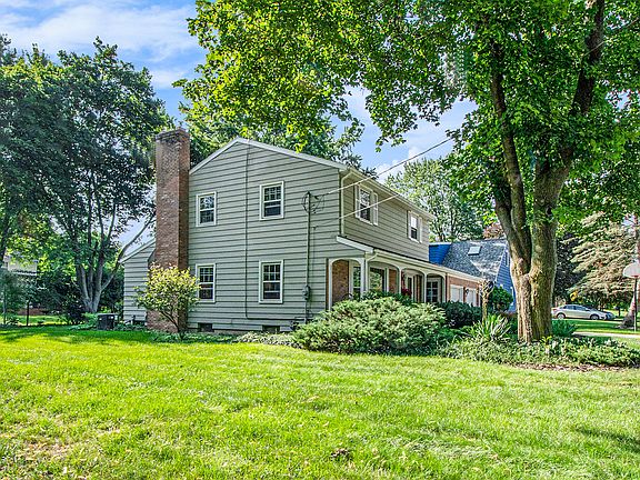 2nd image of 1808 Observatory Ave SE