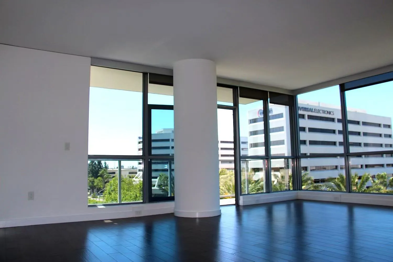 2 bed, 1636 sqft, $5,700 — Photo 3