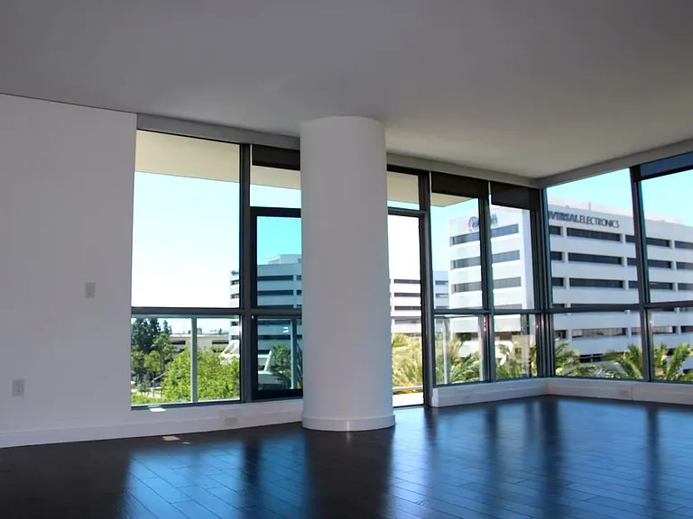 9 Macarthur Pl #N607 — Photo 3