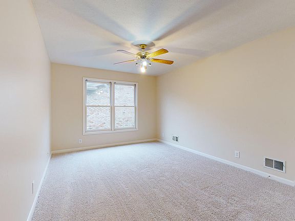 4th image of 1601 Gardiner Ln