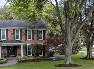 864 Great Oaks Blvd, Rochester, MI 48307