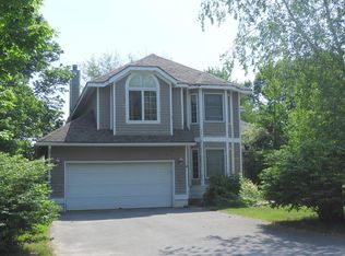 1 Circle Grv, Plattsburgh, NY 12901