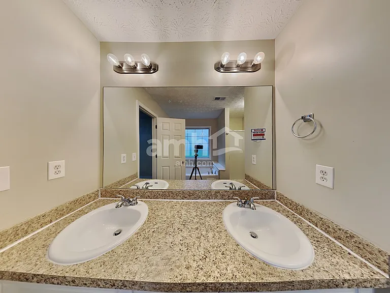 825 Georgian Hills Dr — Photo 11