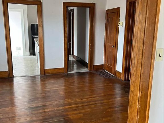3rd image of 233 Georgia Ave