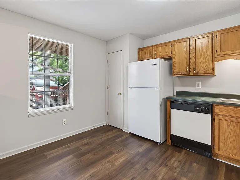 Waters Edge Drive-1851 (x4) — Photo 12