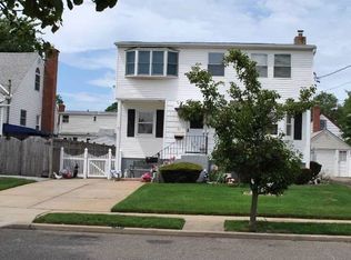 26 Berkshire Rd, Merrick, NY 11566