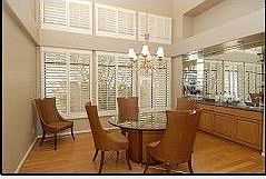 FORMAL DINING W/WETBAR