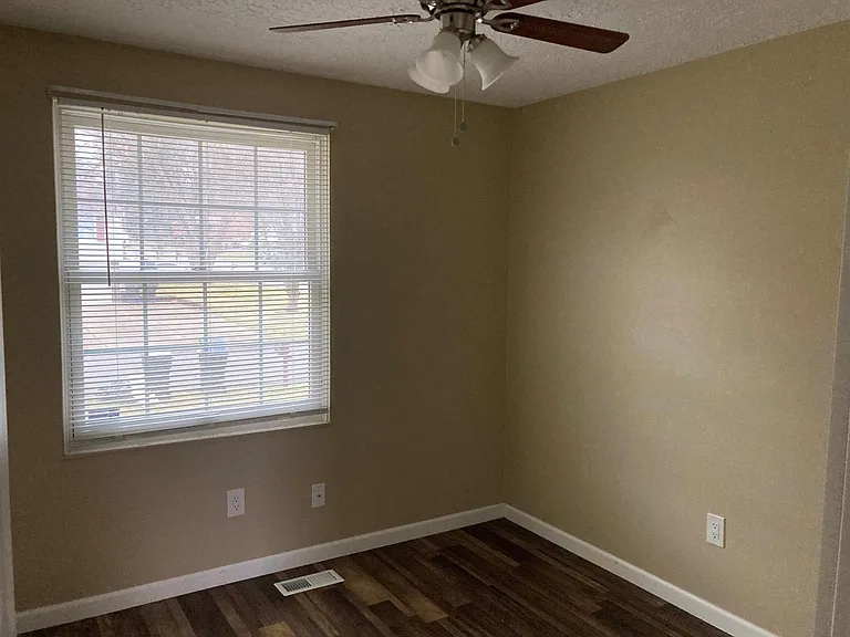 426 Deerfield Dr — Photo 6