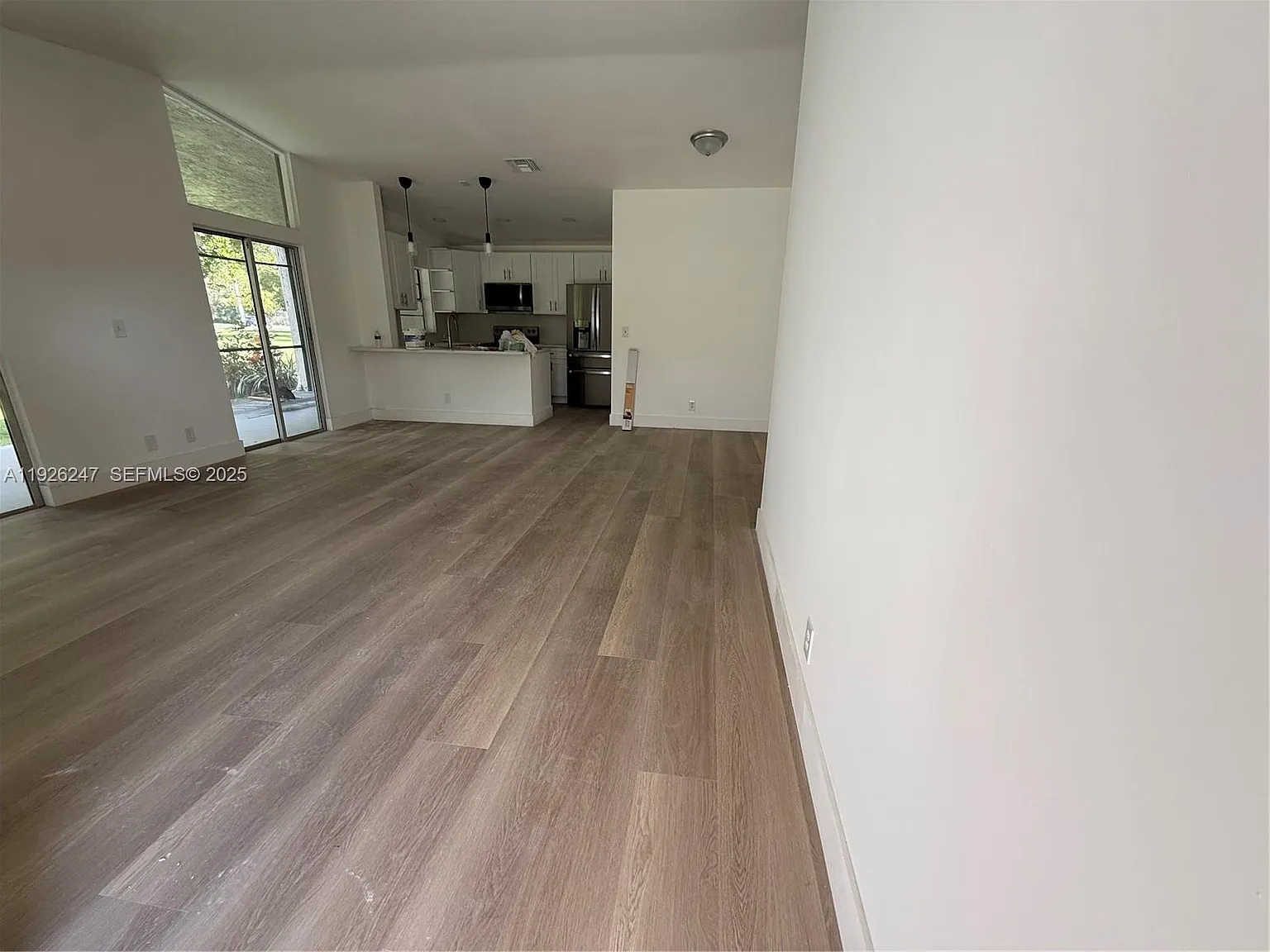 3 bed, 1200 sqft, $3,100 — Photo 3