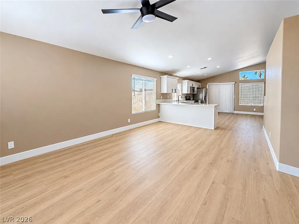 3 bed, 2.0 bath, 1317 sqft, $2,095 — Photo 3